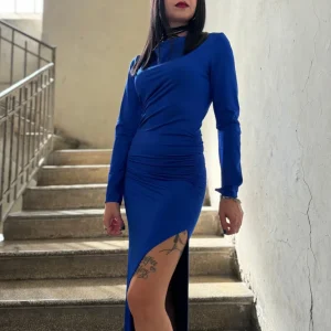 Abito lungo con ampio spacco