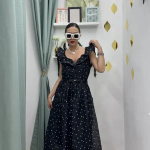 Abito Lungo Elegante e Casual nero con Cuoricini bianchi– Scollatura a Cuore e Volant